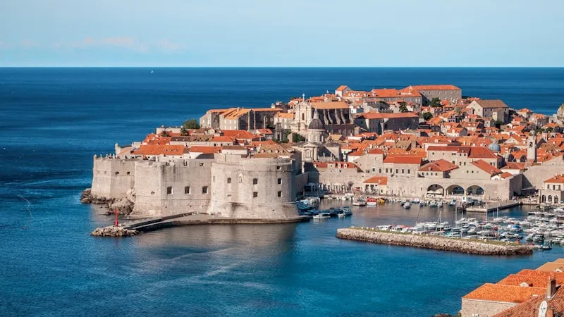 Dubrovnik junto al Adriático