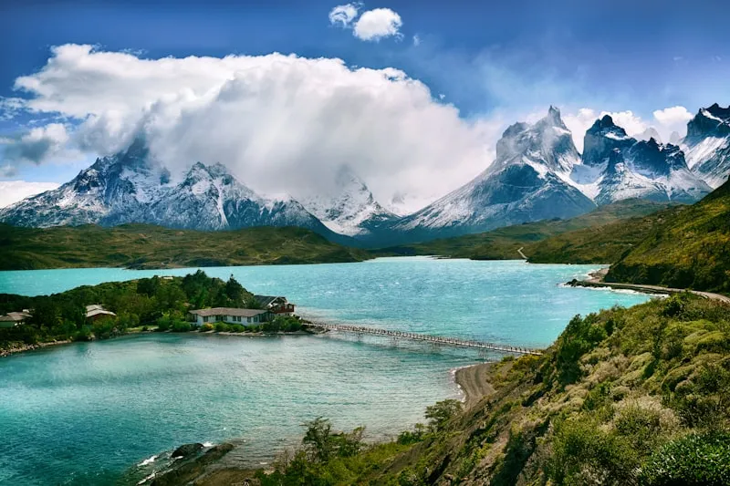 Lago y volcán en el Distrito de Lagos de Chile