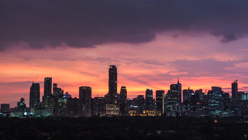Manila bajo cielo nublado en Filipinas
