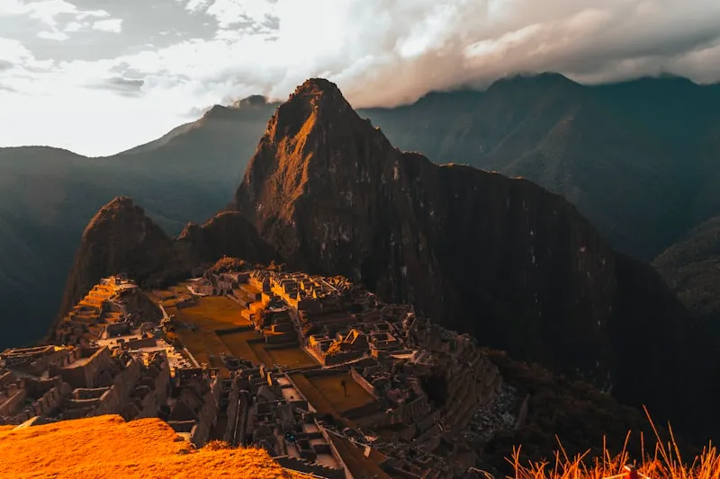 Machu Picchu entre nubes
