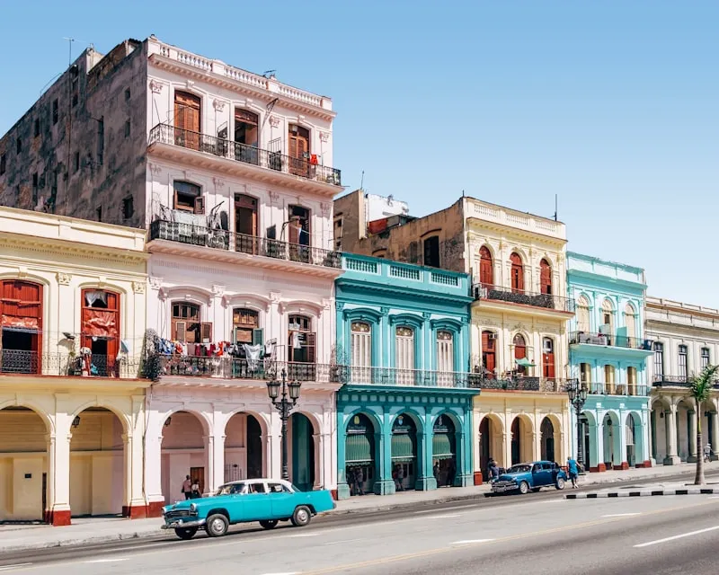 Coches clásicos en La Habana
