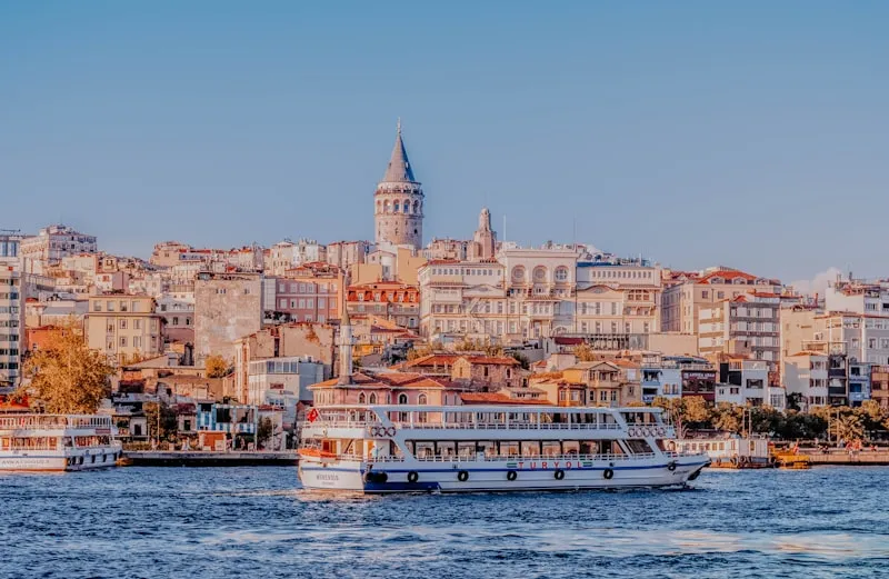 Barco por el Bósforo en Turquía