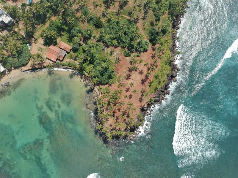 Vista aérea de la costa sur en Sri Lanka