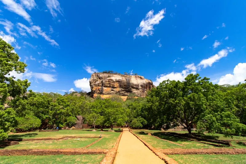 Caminos en Sigiriya en Sri Lanka