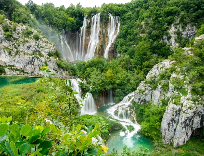 Cascadas en Plitvice en Croacia