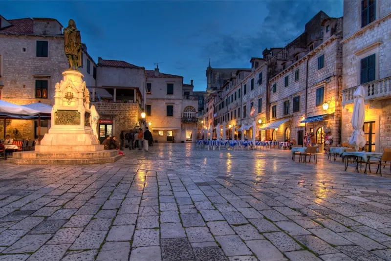 Stradun de noche en Dubrovnik