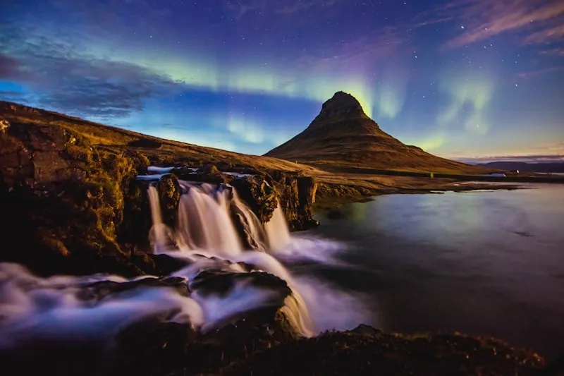 Cascada en Snaefellsnes en Islandia