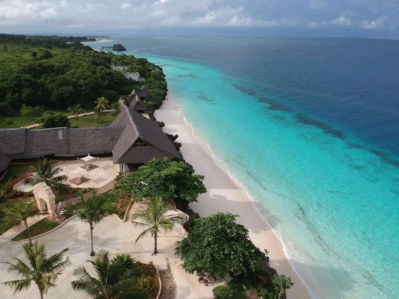 Vista aérea de playa en Zanzíbar