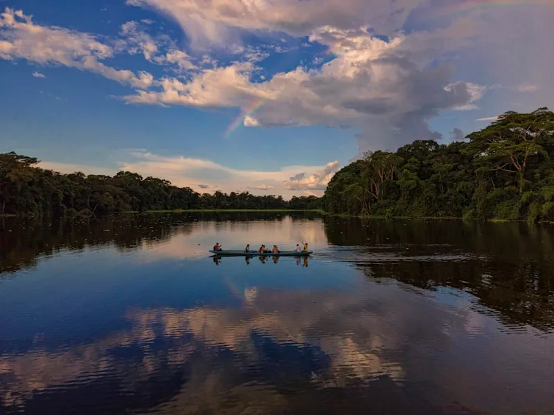 Río en la Amazonía en Ecuador