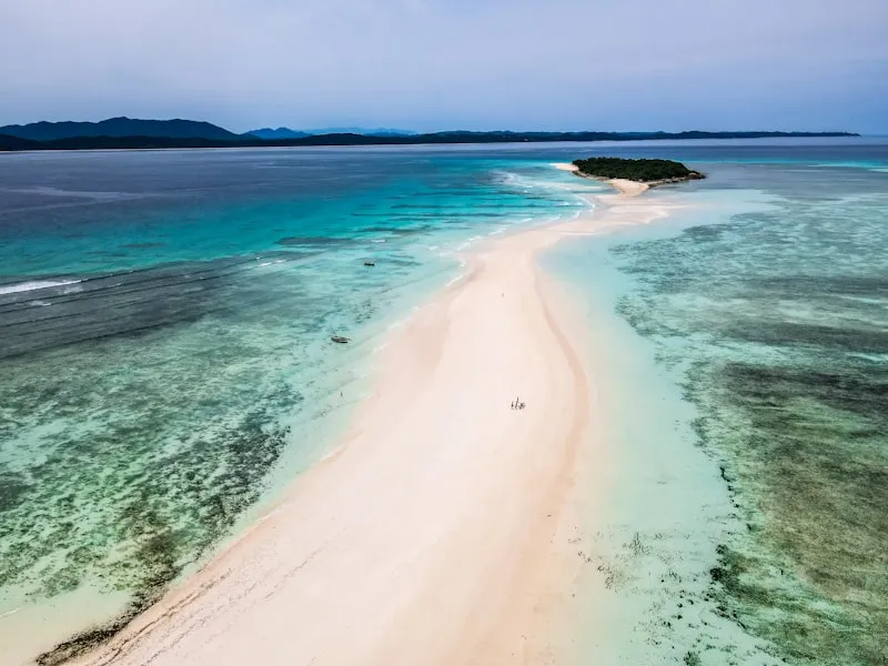 Playa de arena blanca en Nosy Be en Madagascar