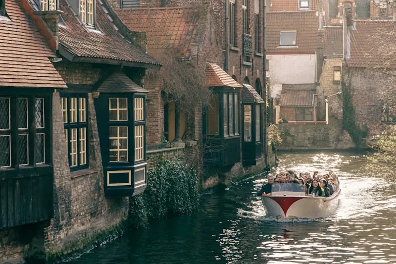 Brujas - Paseo en barca en Bélgica