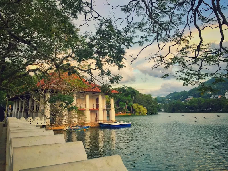 Templo del Diente de Buda en Kandy en Sri Lanka