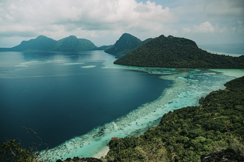 Isla tropical en Borneo
