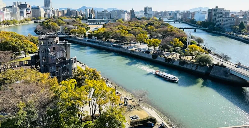 Hiroshima junto al río, Japón