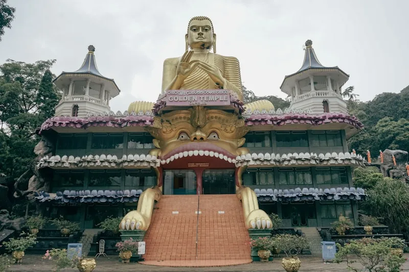 Buda dorado en Dambulla en Sri Lanka