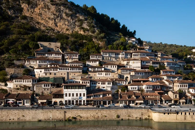 Casas tradicionales de Berat en Albania