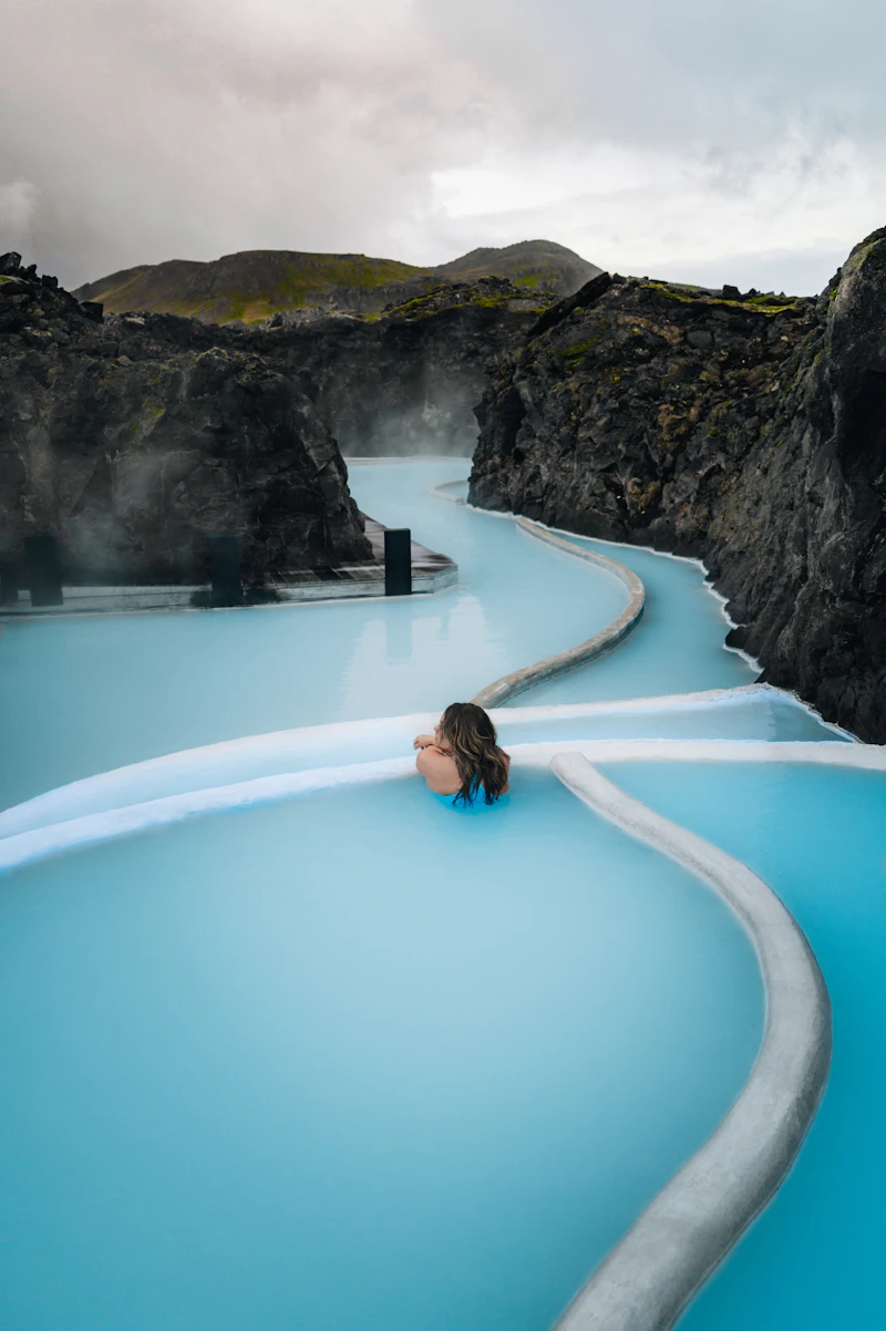 Baño en la Laguna Azul en Islandia