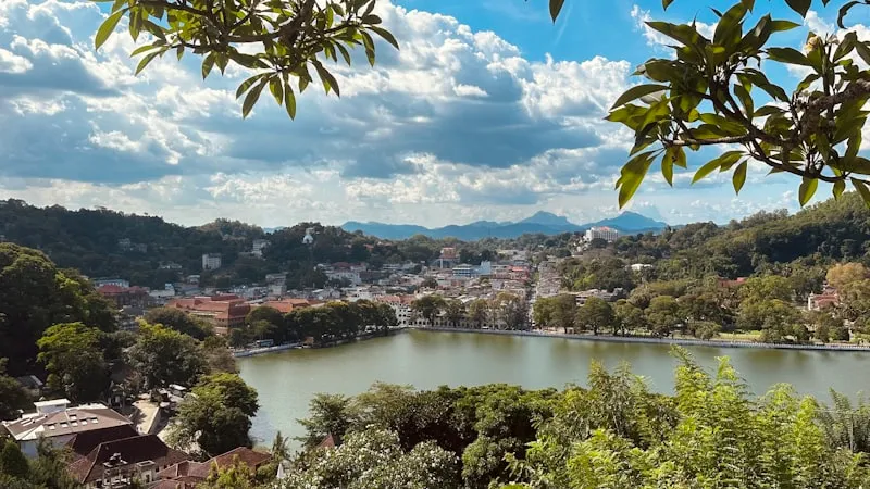 Lago de Kandy en Sri Lanka
