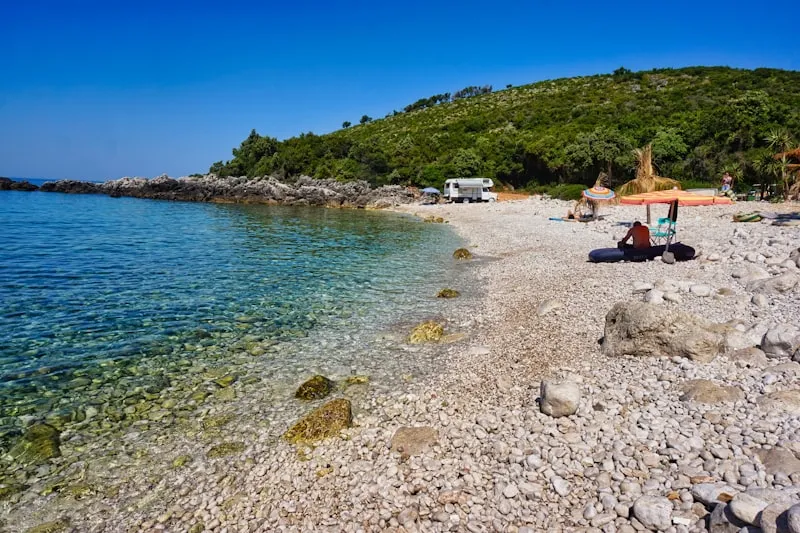 Playa virgen en Albania